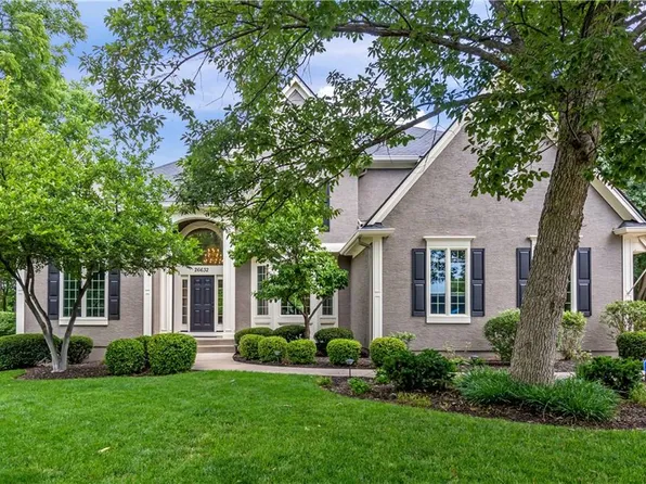 26632 W Greentree Ct, Olathe, KS 66061