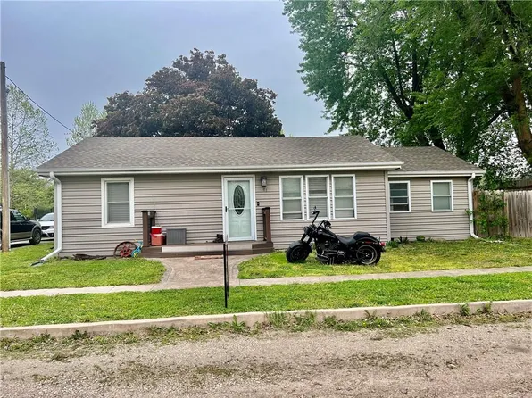 111 W Elm St, Hardin, MO 64035