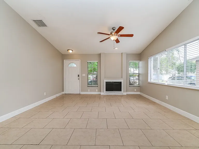 11105 Cherrywood Ln — Photo 3