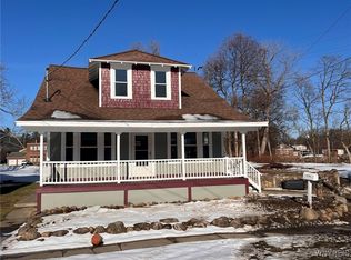 8 Rix Pl, Silver Creek, NY 14136