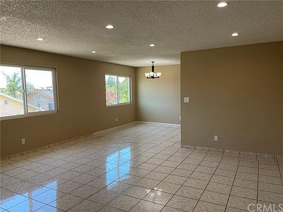 2nd image of 434 E Tujunga Ave #J