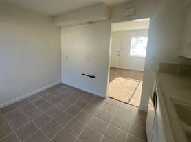 121 E Harding Ave, Bakersfield, CA