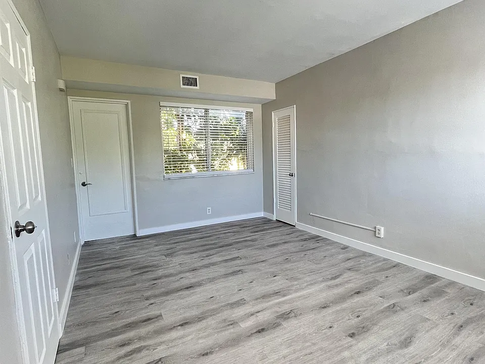 2 Isle Of Venice Dr #7
