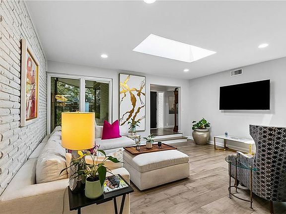 5th image of 17 Park Island Dr