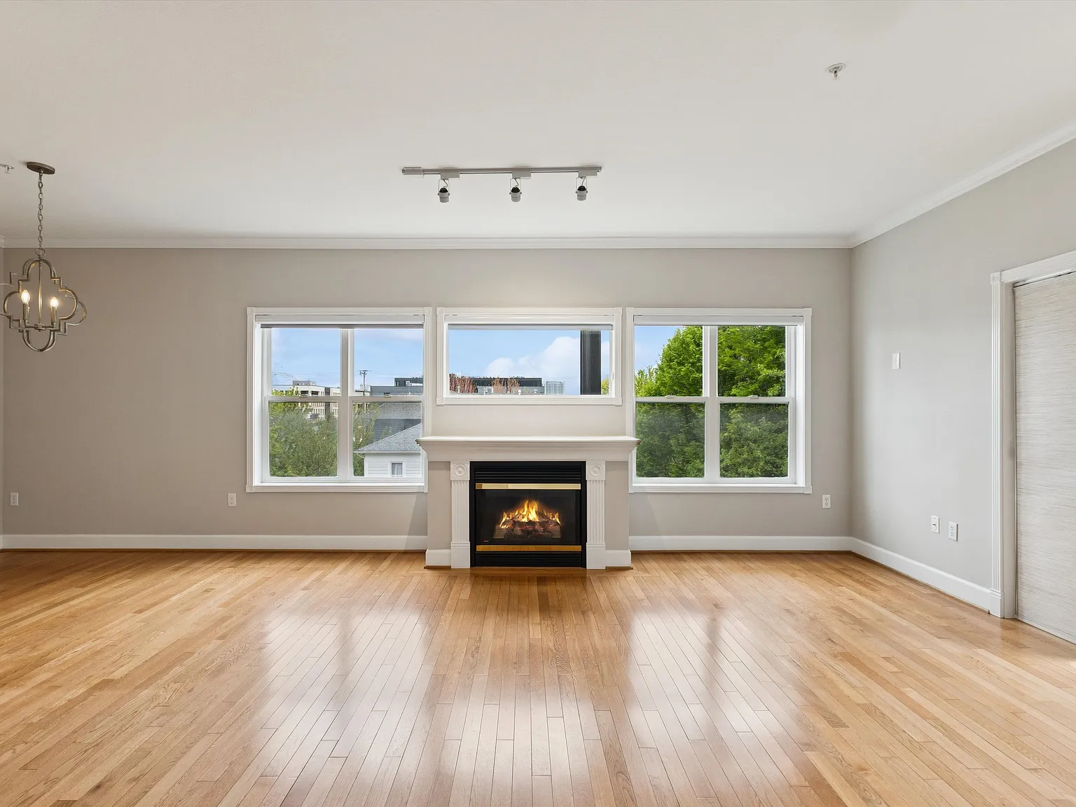 2 bed, 2.5 bath, 1580 sqft, $3,995 — Photo 4
