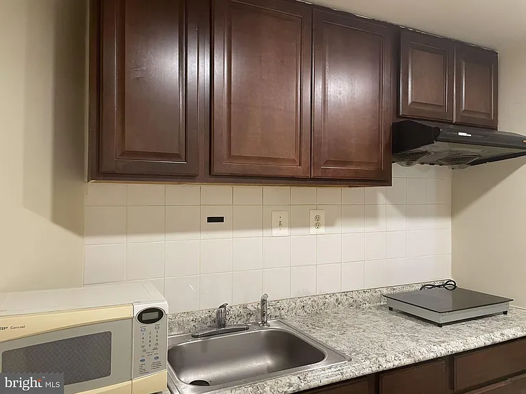 Bay Wood Dr — Photo 9