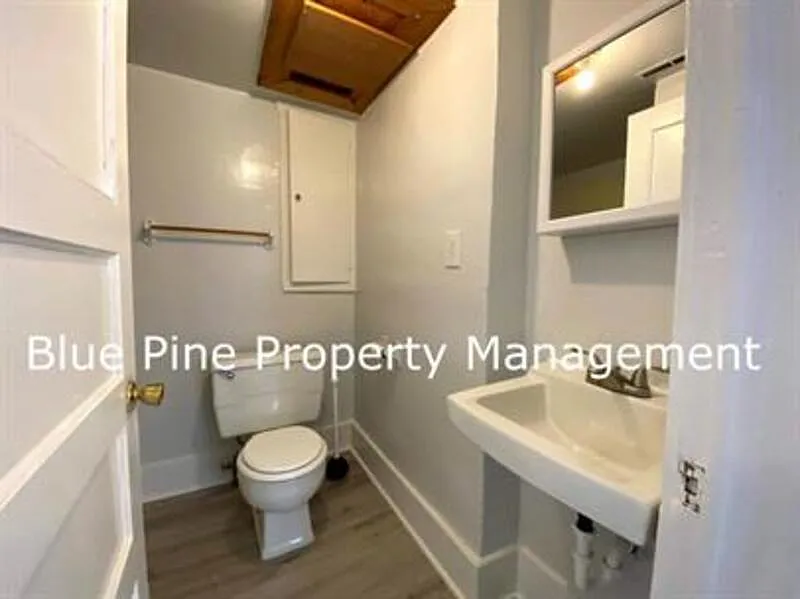 Building Photo - 252 N Shilling Ave #4
