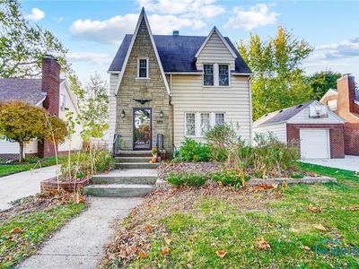 2530 Hollydale Ave, Oregon, OH, 43616