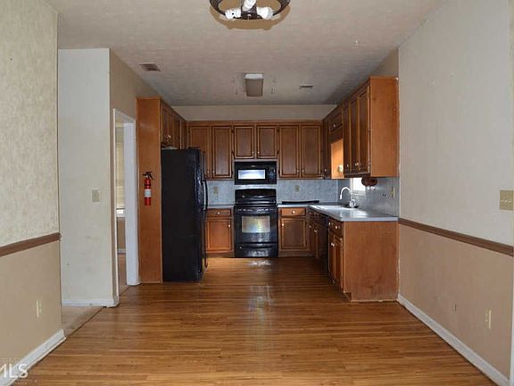 3rd image of 2790 Oak Meadow Dr