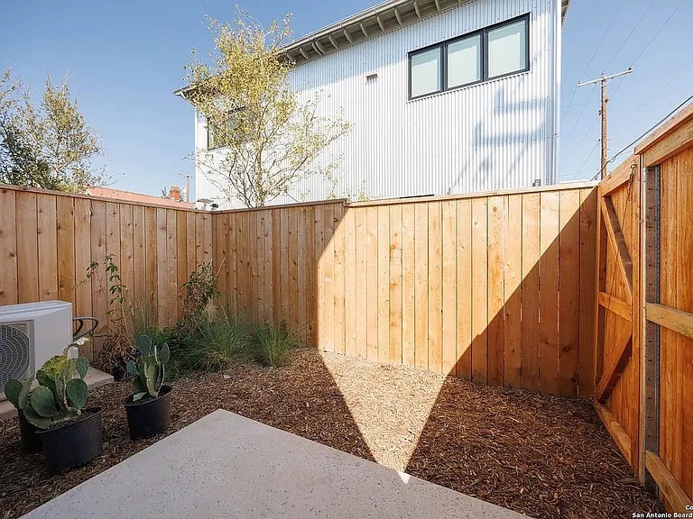 1107 S Cherry St — Photo 15