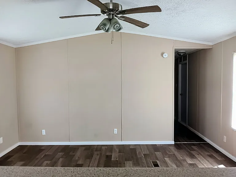 80 Christopher Cir — Photo 1