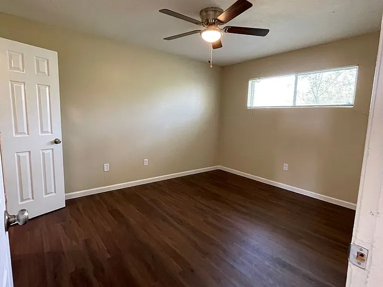 Main Plaza Apartments — Photo 10