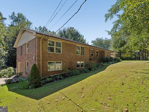 3rd image of 2458 Emory Ln NE