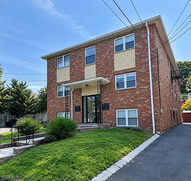 1 bed, 1.0 bath, $1,850 — Photo 1