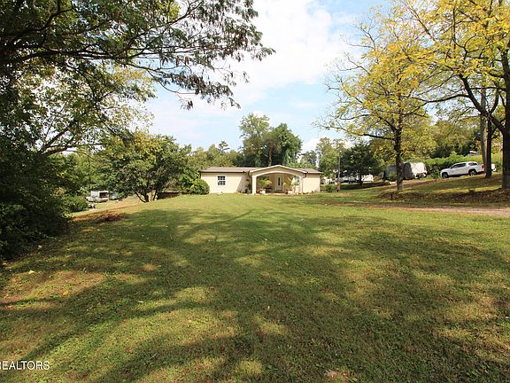 3rd image of 6214 Lacy Rd