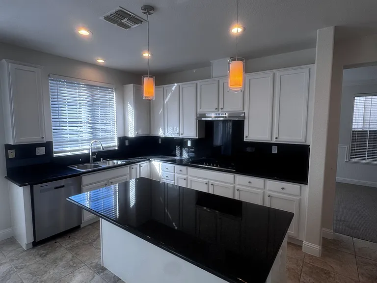 511 W Las Brisas Dr — Photo 15