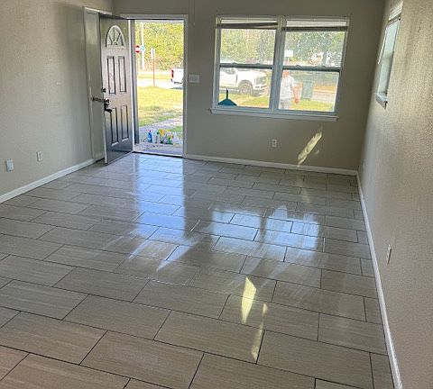 3rd image of 7195 Oakcliff Dr