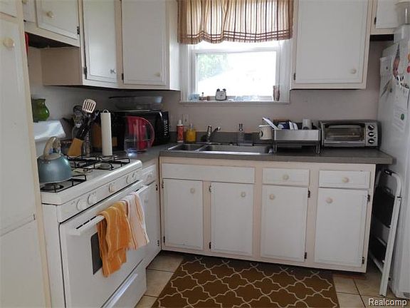 4th image of 1107 E Breckenridge St
