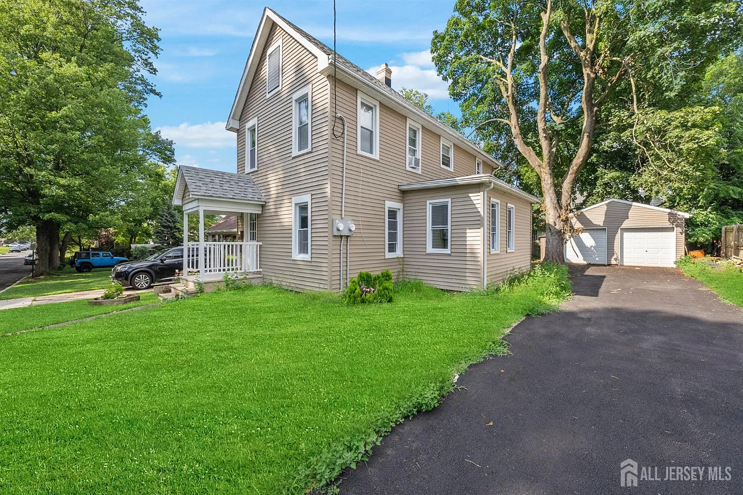 3 bed, 1.0 bath, $2,600 — Photo 2