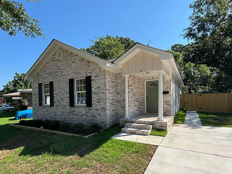 8 Southern Oaks Dr — Photo 1