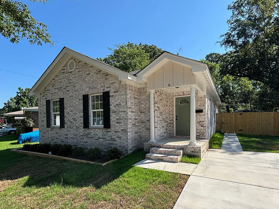 8 Southern Oaks Dr