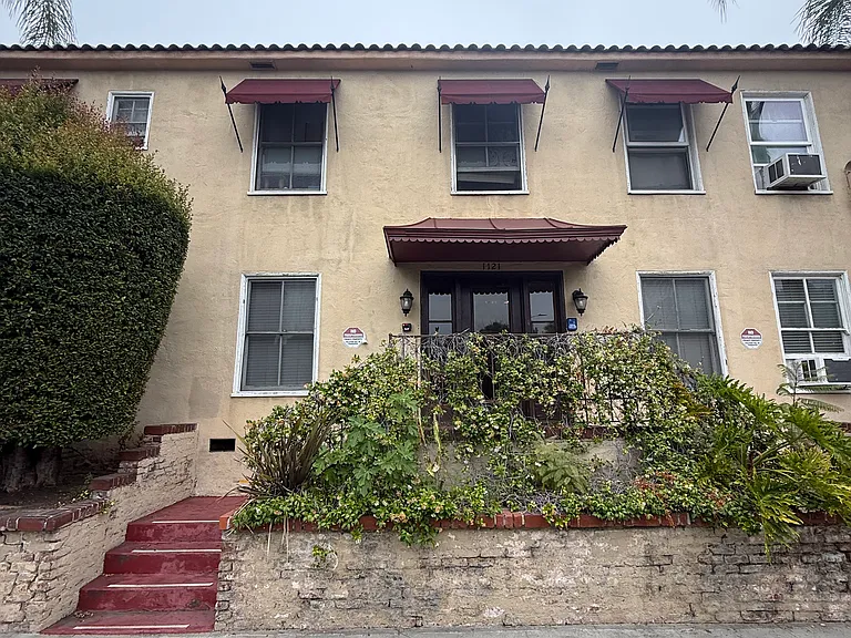 1121 E Chevy Chase Dr #11 — Photo 17