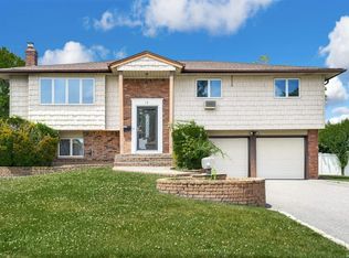 19 Heather Cres, Commack, NY 11725