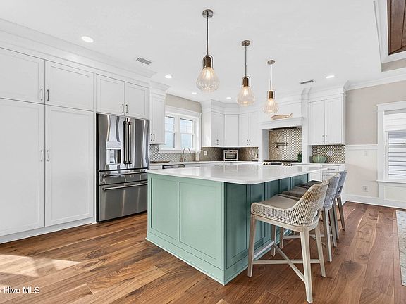 5th image of 1416 Riverside Drive