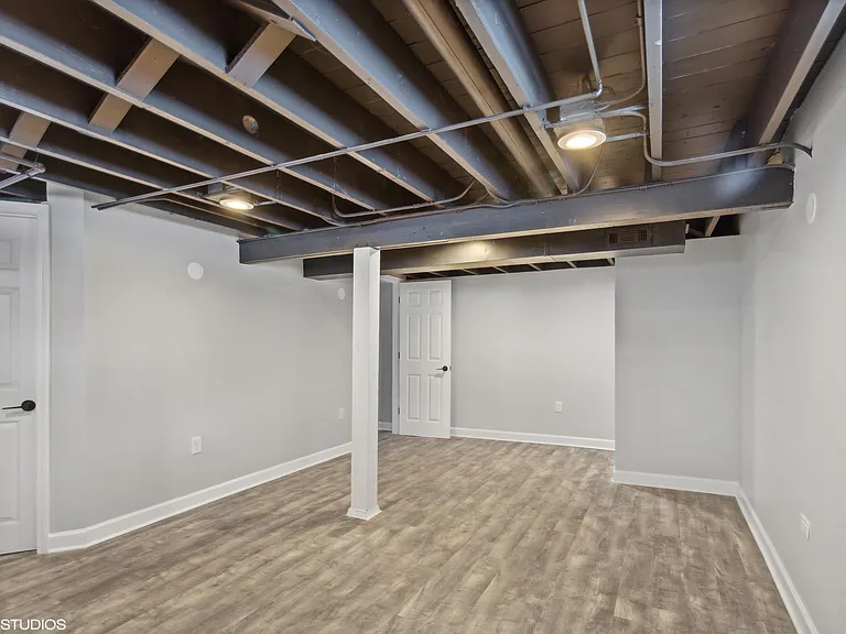 810 S Jackson St — Photo 13