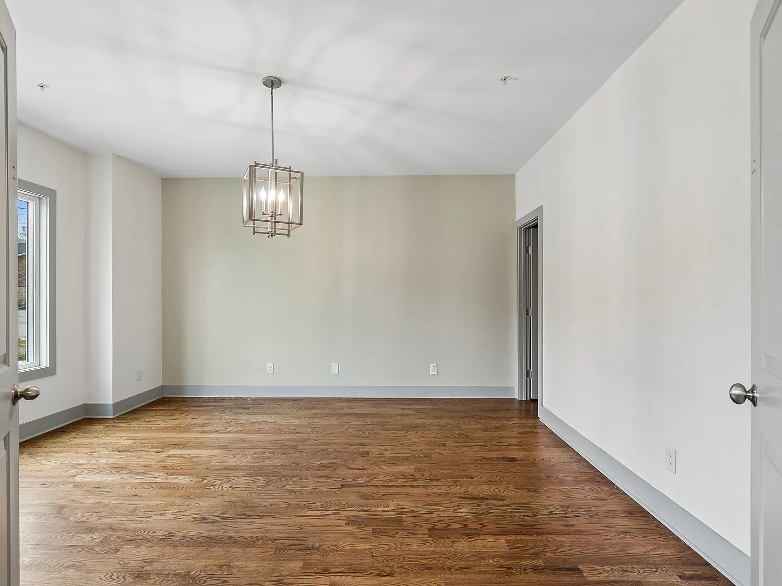 4 bed, 2488 sqft, $2,800 — Photo 4
