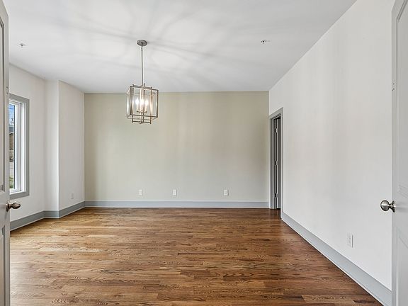 4th image of 720 Flint Ridge Dr