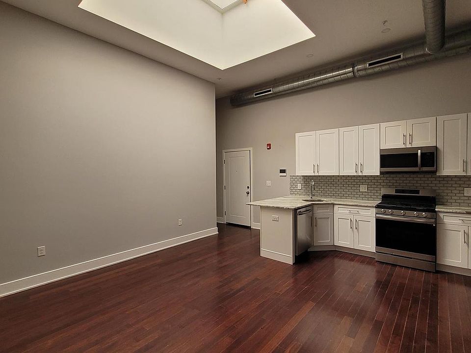 1st image of 304 Richmond St #7