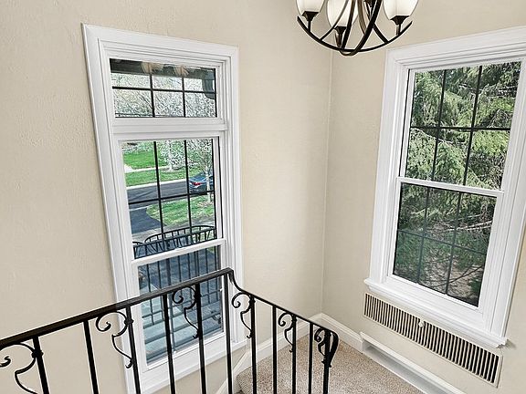 3rd image of 460 Oakdale Ave