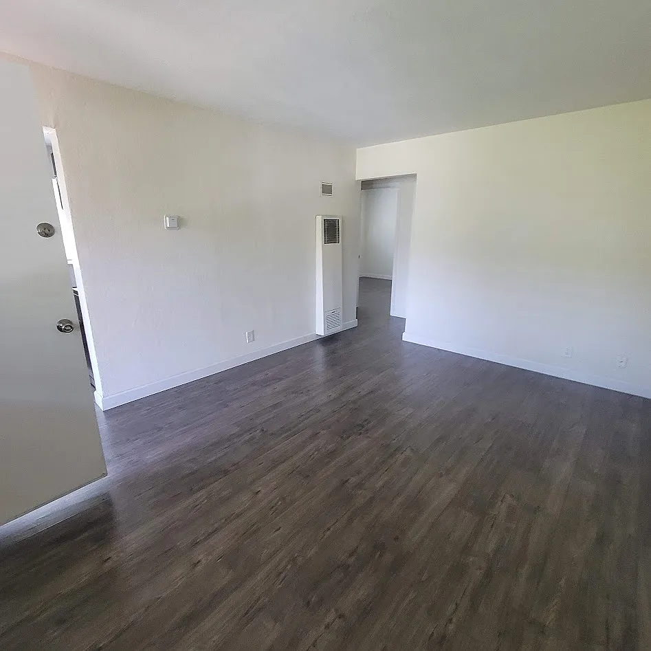 2 bed, 700 sqft, $2,400 — Photo 4