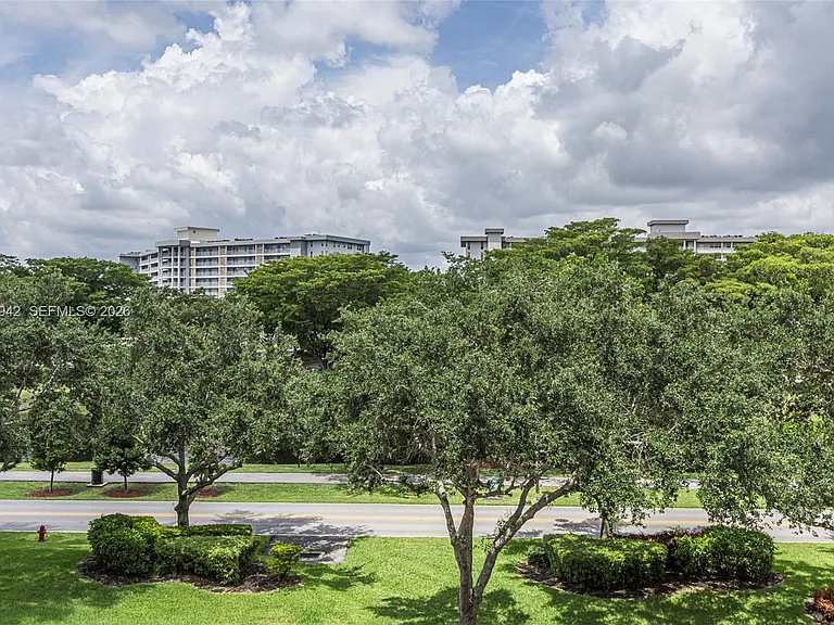 3250 N Palm Aire Dr #406 — Photo 28