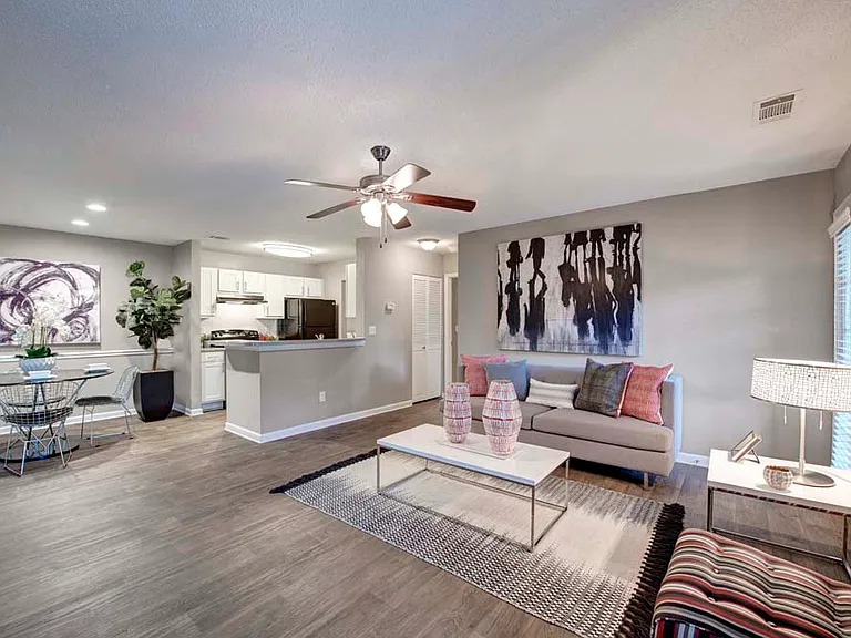 200 Braehill Apartments — Photo 5