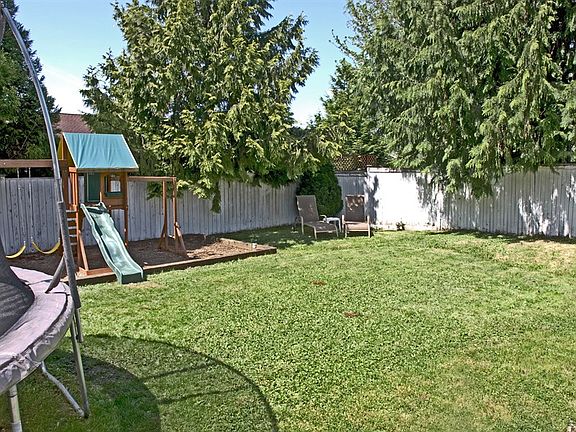 5th image of 6874 60th Dr NE