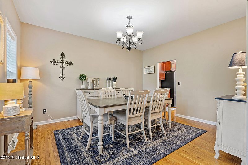3rd image of 662 Acland Boulevard