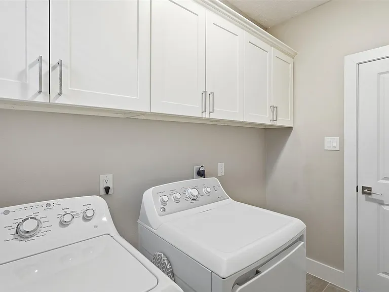 59 Champion Villa Dr — Photo 36