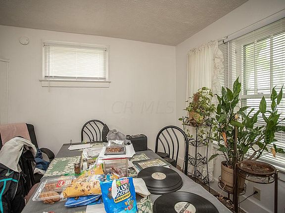 3rd image of 1391 Manchester Ave