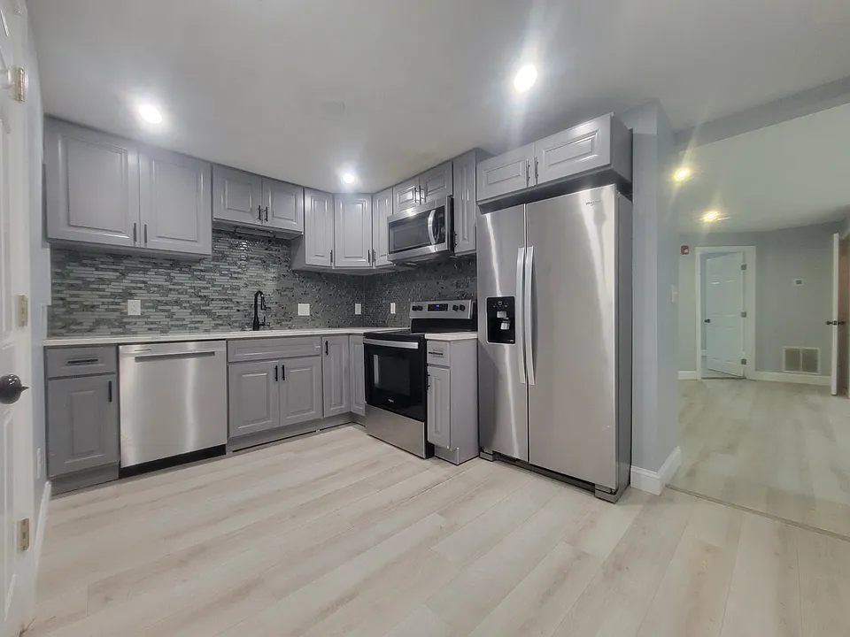 6 W Summer St #4