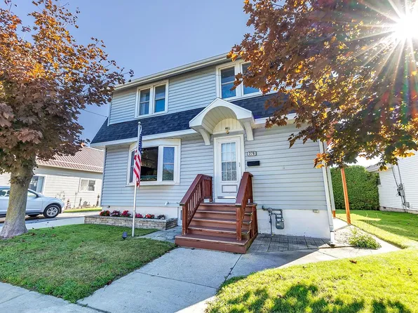 278 Mill St, Algoma, WI 54201