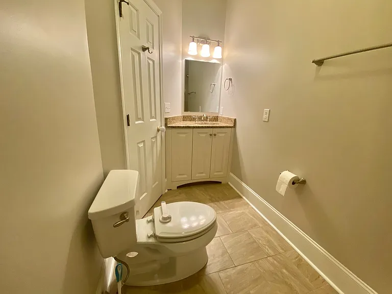 416 E Tremont Ave — Photo 41