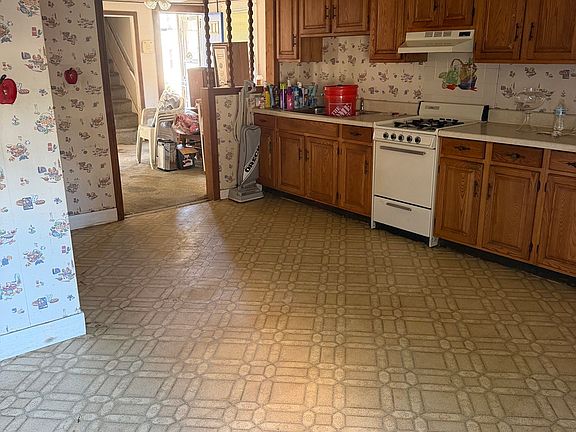 5th image of 21 Everett St