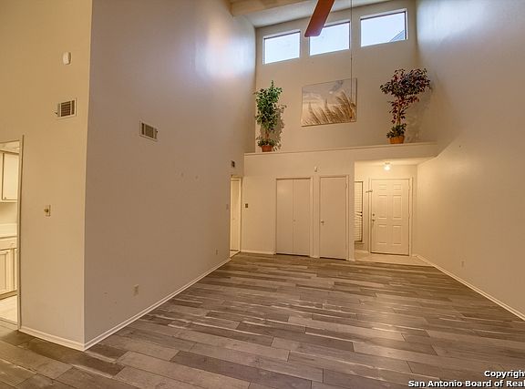 5th image of 8403 Echo Creek Ln