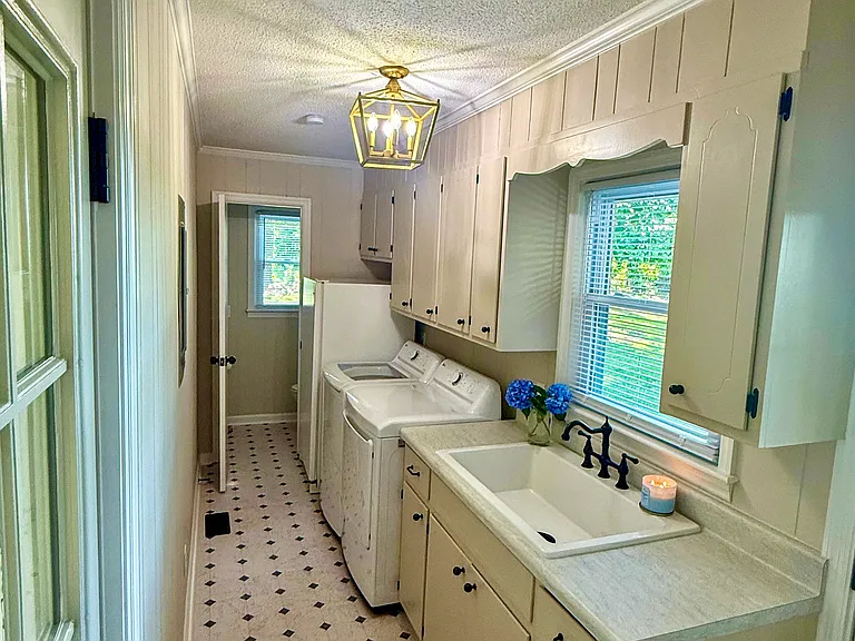 840 Mills Rd — Photo 3