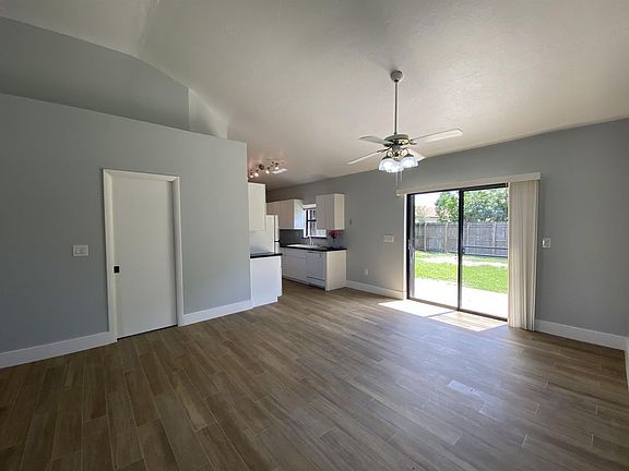2nd image of 322 SW 33rd Ter