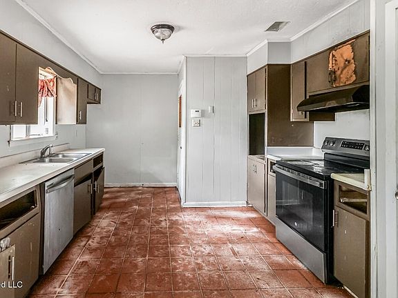 4th image of 4502 Robinhood Dr