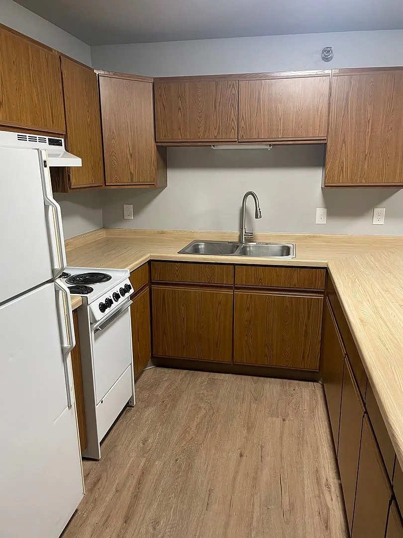 1038 Fond du Lac Ave — Photo 1