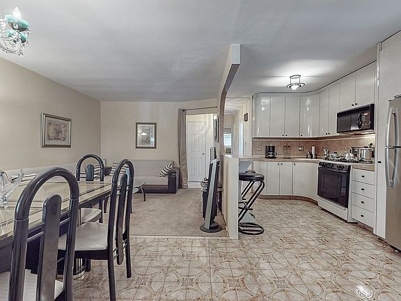 3rd image of 2651 Batchelder St #1-2